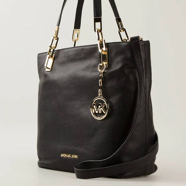 black shoulder bag