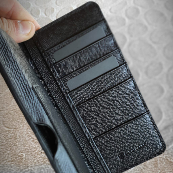 Choosing the Perfect Black Leather Wallet: A Guide